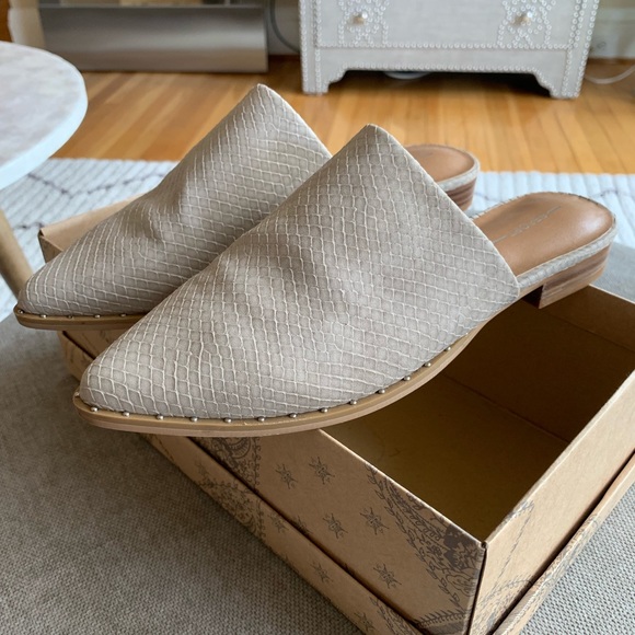 report irina studded mule